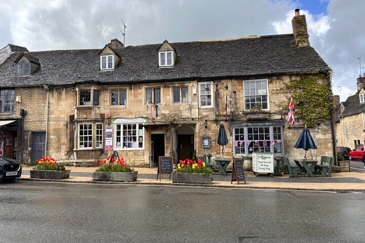 Private Cotswolds Day Tour: Small-Group Luxury in a Mercedes