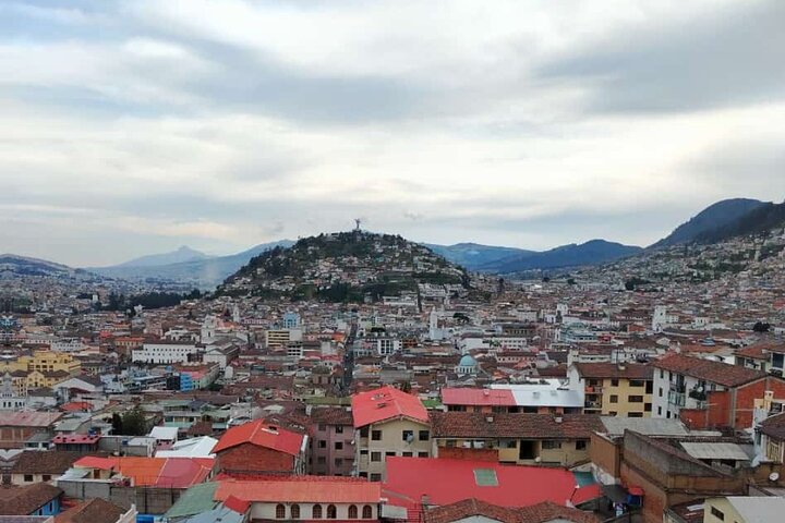 PRIVATE City Tour: Quito Colonial, Half the World and Cable Car