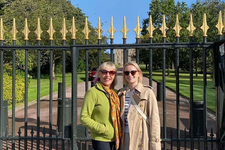 Private Tour of Windsor Town with Skip-the-Line Castle Tickets