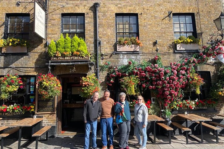 Private Tour of Windsor Town with Skip-the-Line Castle Tickets