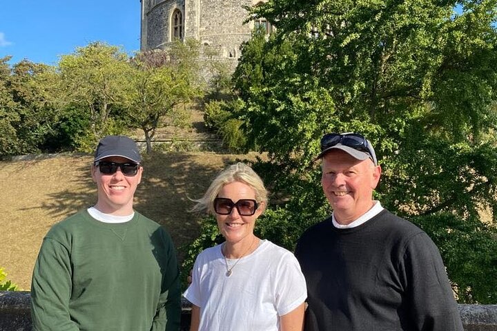 Private Tour of Windsor Town with Skip-the-Line Castle Tickets