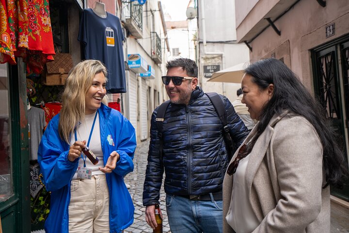 Lisbon Highlights: Private Tuk Tuk Tour Adventure Sightseeing