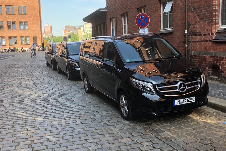 Your private 3-hour Hamburg driving tour with a former policeman