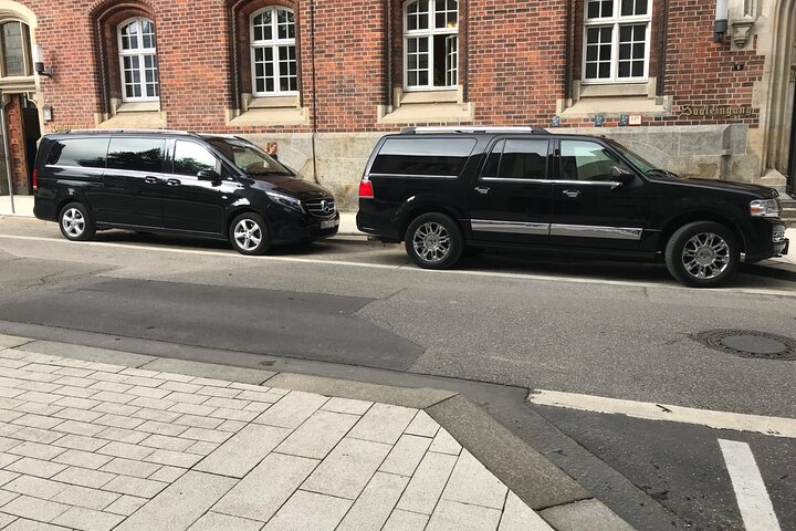 Your private 3-hour Hamburg driving tour with a former policeman