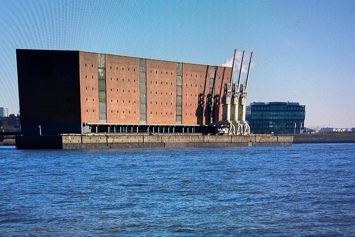 Your private 3-hour Hamburg driving tour with a former policeman