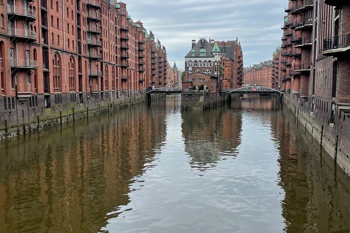 Your private 3-hour Hamburg driving tour with a former policeman