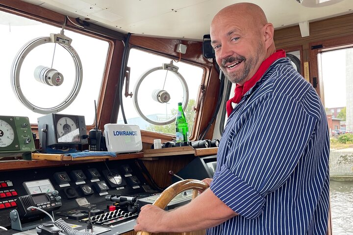Your private 3-hour Hamburg driving tour with a former policeman