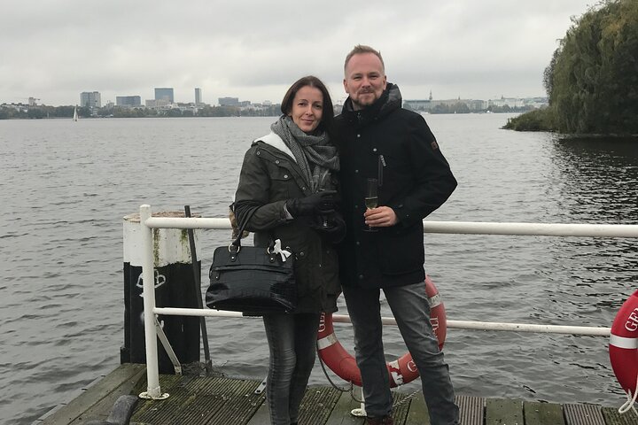 Your private 3-hour Hamburg driving tour with a former policeman