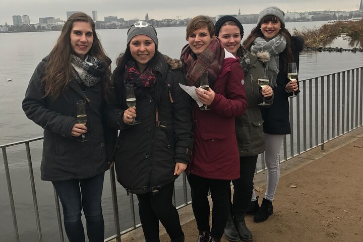 Your private 3-hour Hamburg driving tour with a former policeman