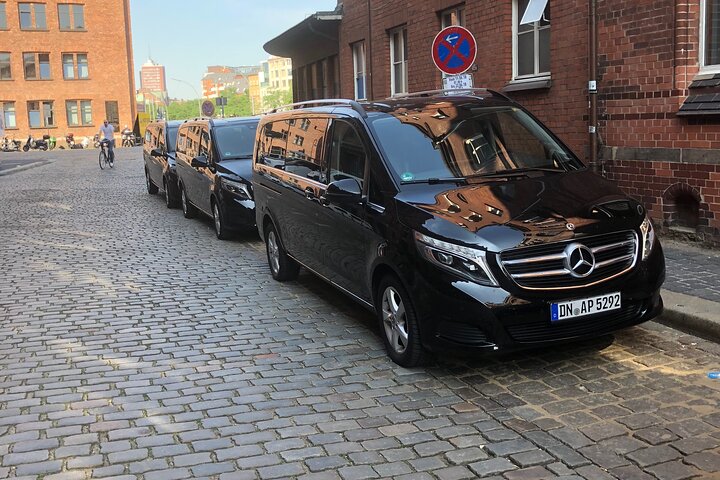 Your private 3-hour Hamburg driving tour with a former policeman
