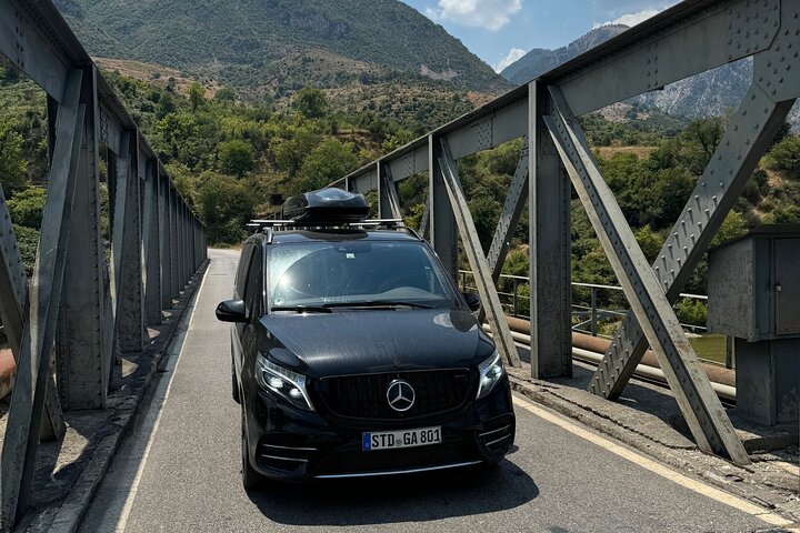 Your private 3-hour Hamburg driving tour with a former policeman