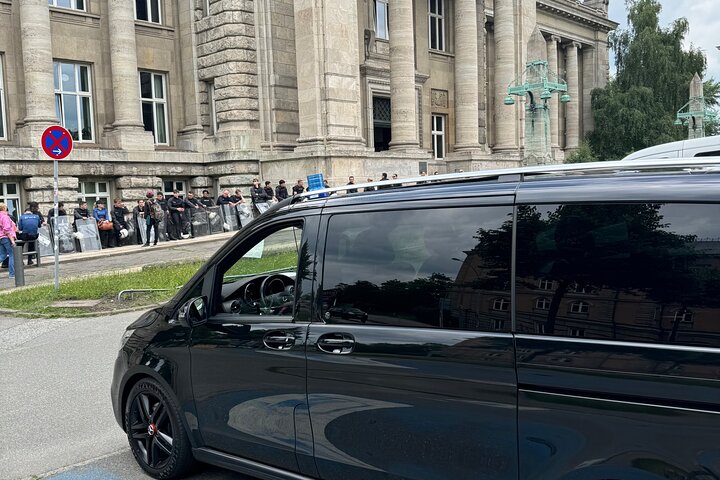 Your private 3-hour Hamburg driving tour with a former policeman
