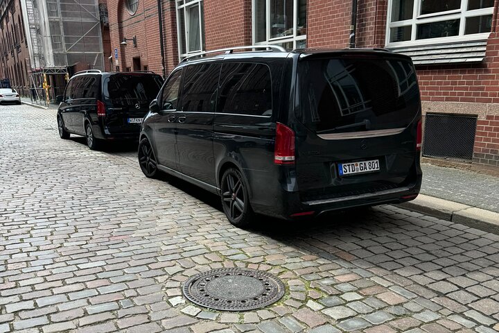 Your private 3-hour Hamburg driving tour with a former policeman