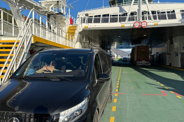 Your private 3-hour Hamburg driving tour with a former policeman