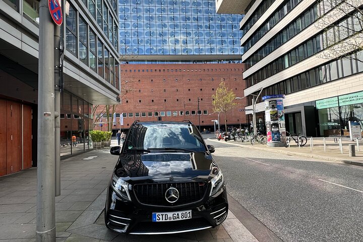 Your private 3-hour Hamburg driving tour with a former policeman