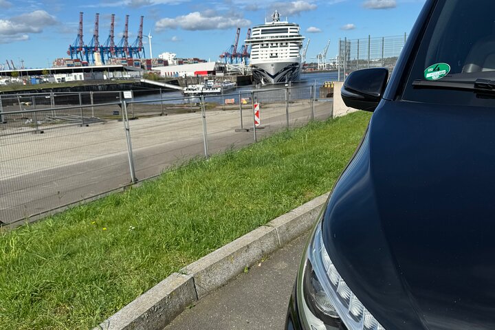 Your private 3-hour Hamburg driving tour with a former policeman