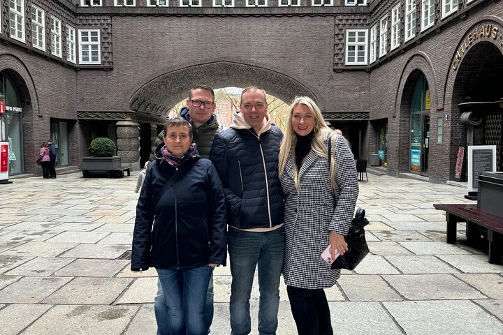 Your private 3-hour Hamburg driving tour with a former policeman