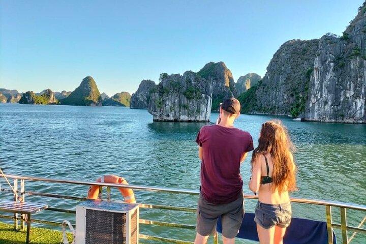 Halong Bay 5-Star Day Cruise-Titop Island, Cave, Jacuzzi & Buffet