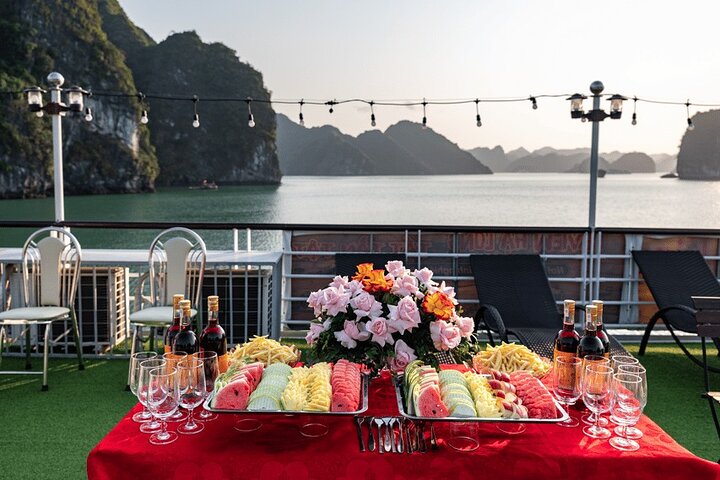 Halong Bay 5-Star Day Cruise-Titop Island, Cave, Jacuzzi & Buffet