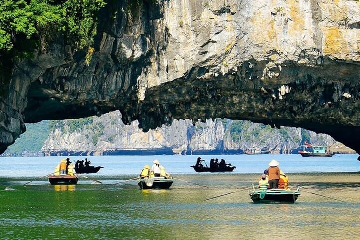 Halong Bay 5-Star Day Cruise-Titop Island, Cave, Jacuzzi & Buffet