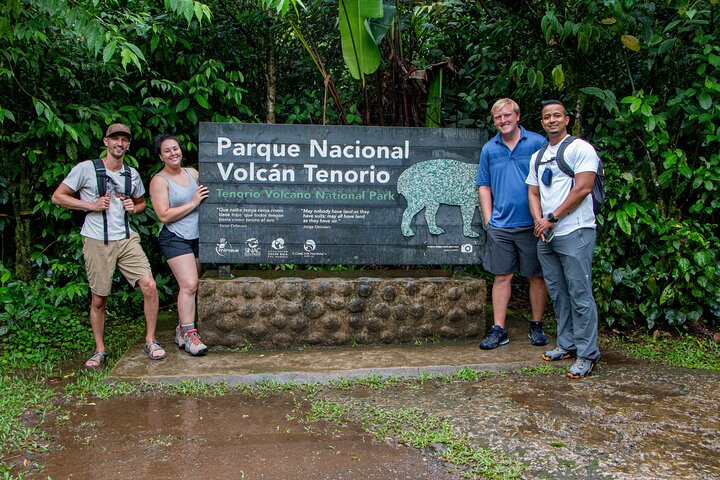 Rio Celeste, Sloth Watching & Waterfall Rainforest Experience