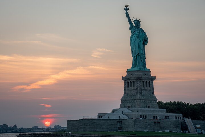 Circle Line: 1.5hr New York City Statue of Liberty Sunset Cruise