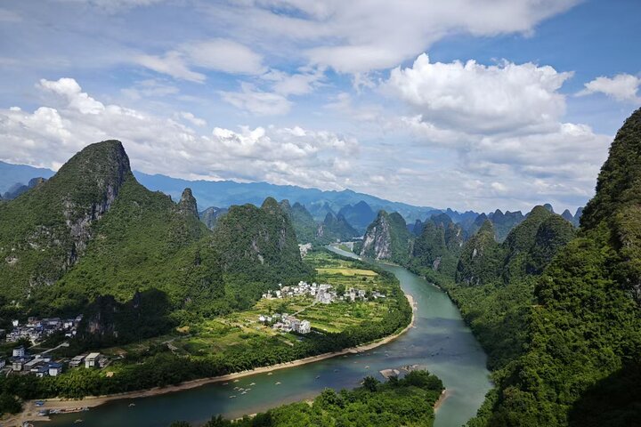 Guilin Best 1-Day Tour: Li River, Xianggong Hill and Yulong River