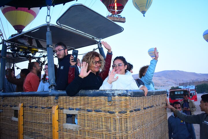 4-Day Nile Cruise Aswan and Luxor Hot Air Balloon with Abu Simbel