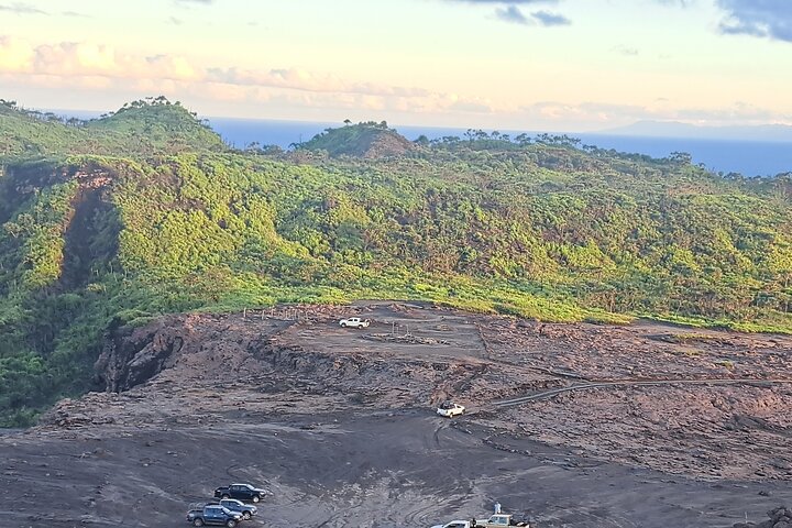 Private Sunrise Tour on Mt Yasur Volcano with Guide
