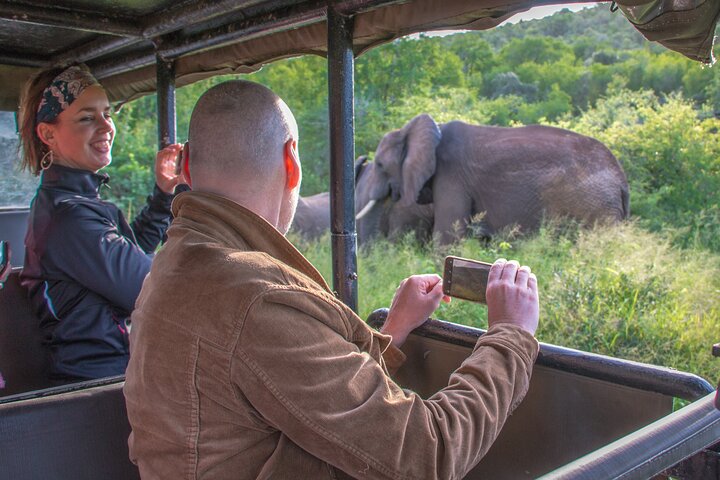 Hluhluwe-Imfolozi Park Full Day Big 5 Safari Tour