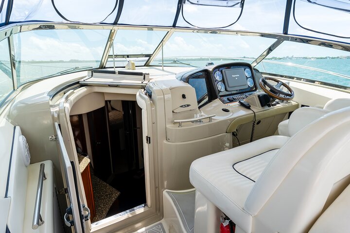 Private tour for 12 people on a 40 ft Yacht, Ft Lauderdale bay