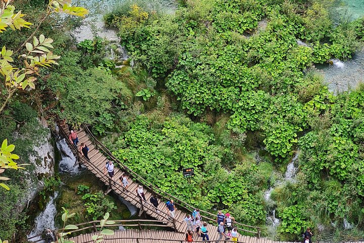 Rastoke and Plitvice Lakes Guided Day Tour from Zagreb