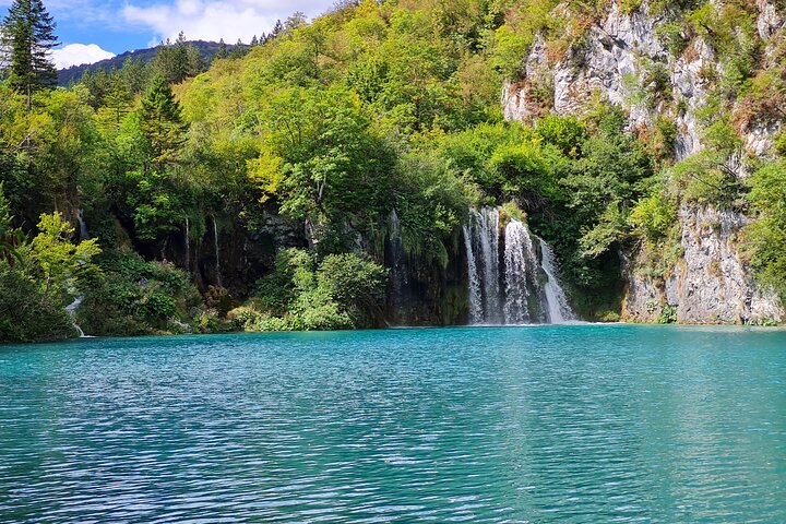 Rastoke and Plitvice Lakes Guided Day Tour from Zagreb