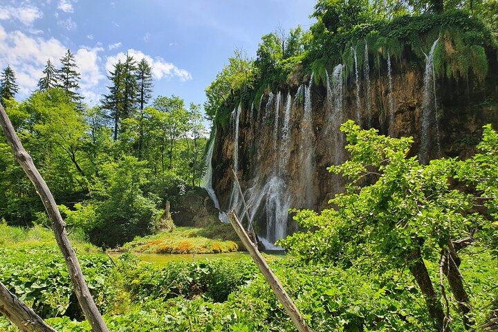 Rastoke and Plitvice Lakes Guided Day Tour from Zagreb