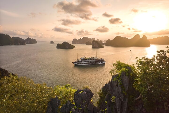 Le Journey Elegance - Halong Bay - All Inclusive Multi Day Tour