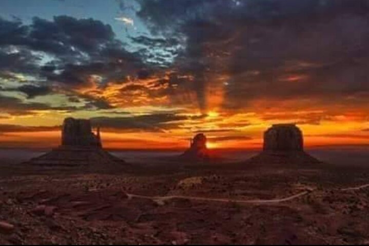 2.5 Hours Monument Valley Historical Sightseeing Tour by Jeep