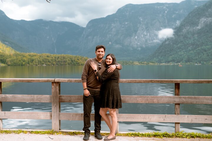 Private Vacation Photoshoot with Photographer in Hallstatt