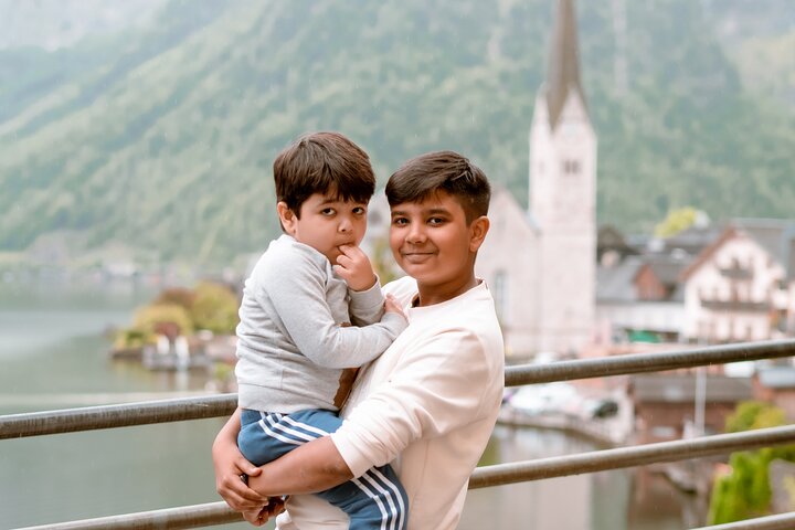 Private Vacation Photoshoot with Photographer in Hallstatt