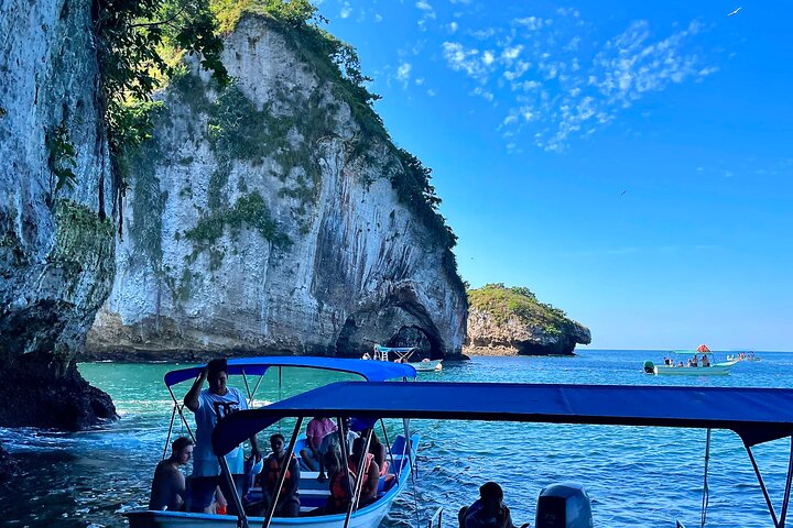 Snorkeling at Los Arcos 5 islands Hidden Beach and Cliff Jumping