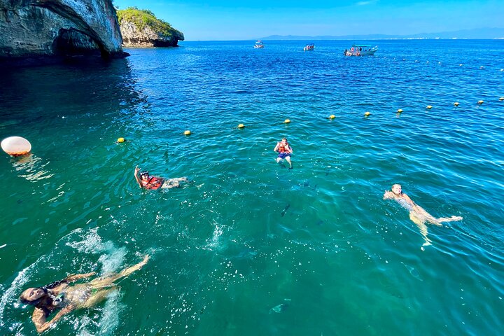 Snorkeling at Los Arcos 5 islands Hidden Beach and Cliff Jumping