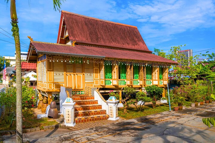Kuala Lumpur Malacca River Cruise and Historical Tour with Lunch