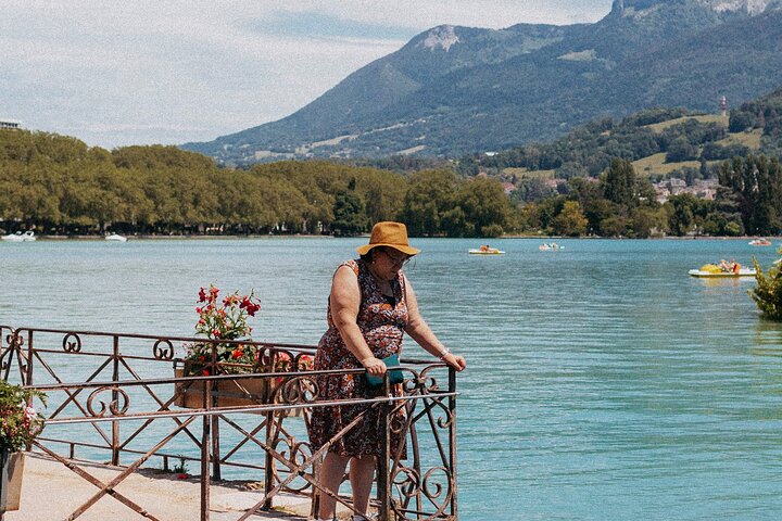 Pérouges & Annecy Private Day Trip with Food Tasting from Lyon