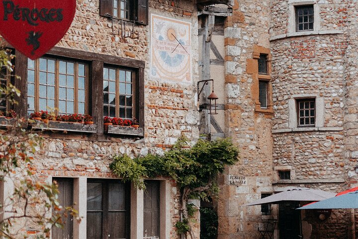 Pérouges & Annecy Private Day Trip with Food Tasting from Lyon