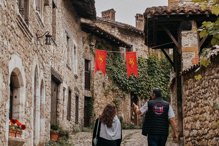 Pérouges & Annecy Private Day Trip with Food Tasting from Lyon