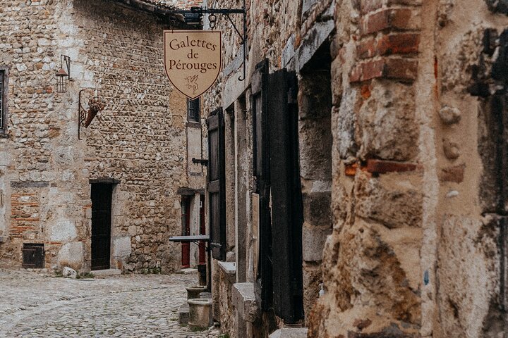 Pérouges & Annecy Private Day Trip with Food Tasting from Lyon