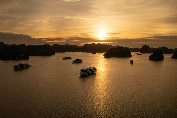 2-Day Ha Long-Lan Ha Bay-Bai Tu Long Bay 5 Star Cruises & Balcony