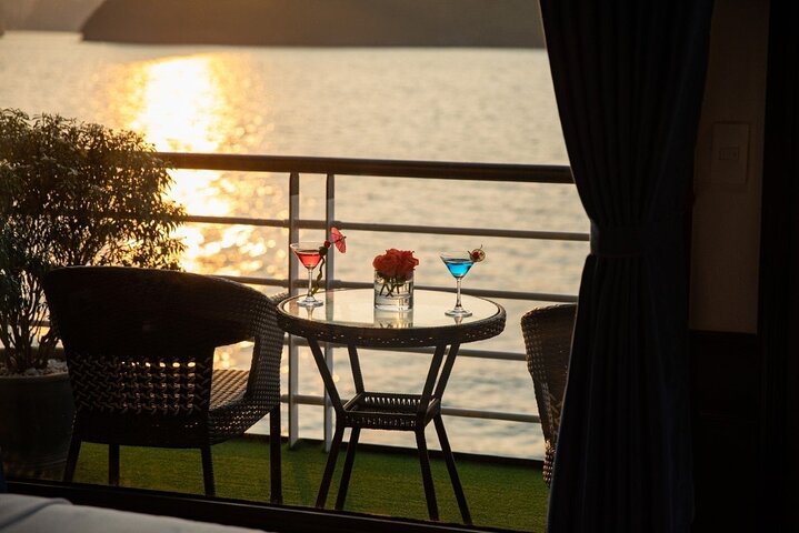 2-Day Ha Long-Lan Ha Bay-Bai Tu Long Bay 5 Star Cruises & Balcony