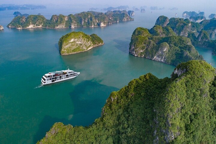 2-Day Ha Long-Lan Ha Bay-Bai Tu Long Bay 5 Star Cruises & Balcony