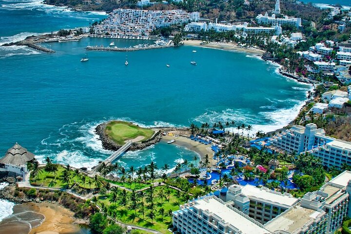 Manzanillo Airport (ZLO) Private Transfer to Manzanillo City
