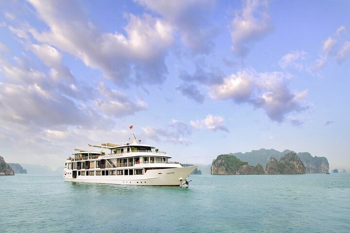 3 Day/2 Night Halong-Lan Ha Bay 5 Star Cruise with Balcony Cabin